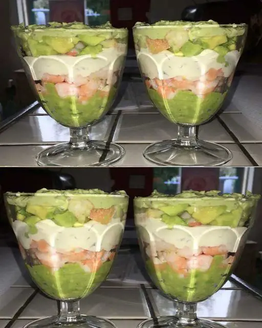 "Élégance en Verrine : Avocat, Crevettes et Fromage Frais"