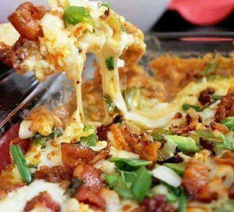 "La Symphonie des Saveurs: Création d'un Warm 7 Layer Dip Traditionnel et Réconfortant"