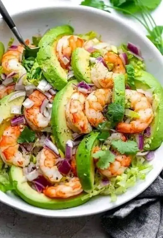 Salade Minceur au Poulet et à l'Avocat: Une Fusion de Saveurs et de Bienfaits