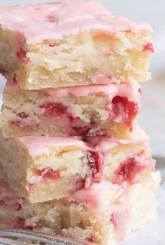 Strawberry Lemon Blondies: Une Douceur Acidulée