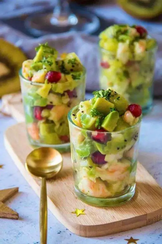 DÉGUSTEZ LA FRAÎCHEUR ESTIVALE : VERRINES KIWI-AVOCAT-CREVETTES