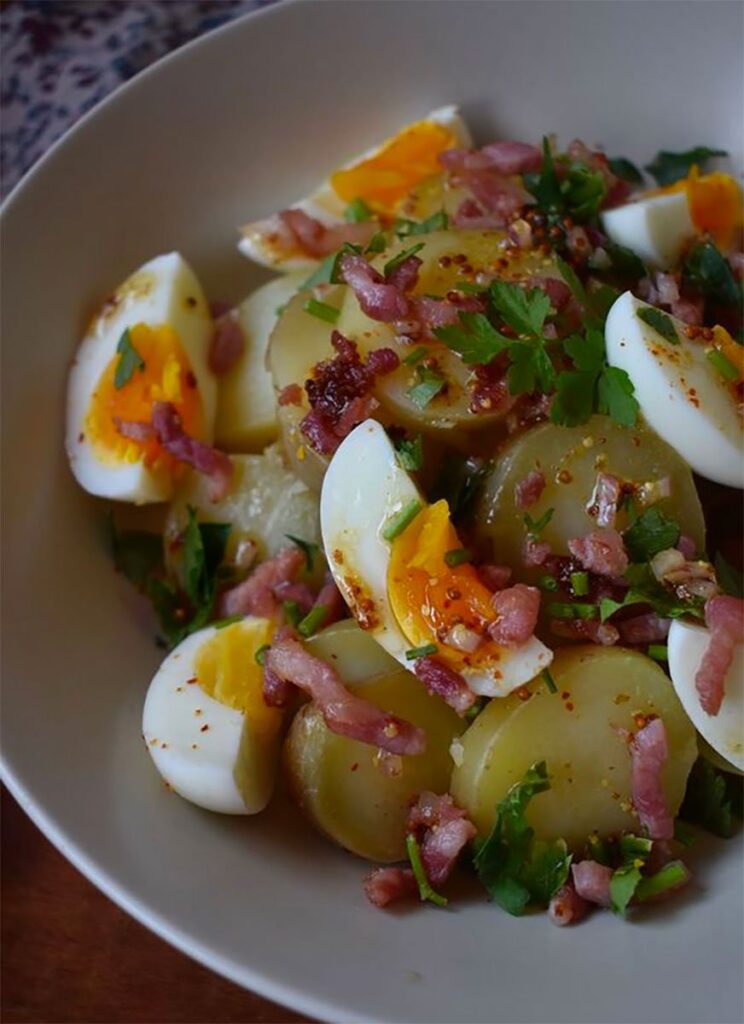 La Salade Fermière d'Hiver : Un Régal Rustique et Réconfortant