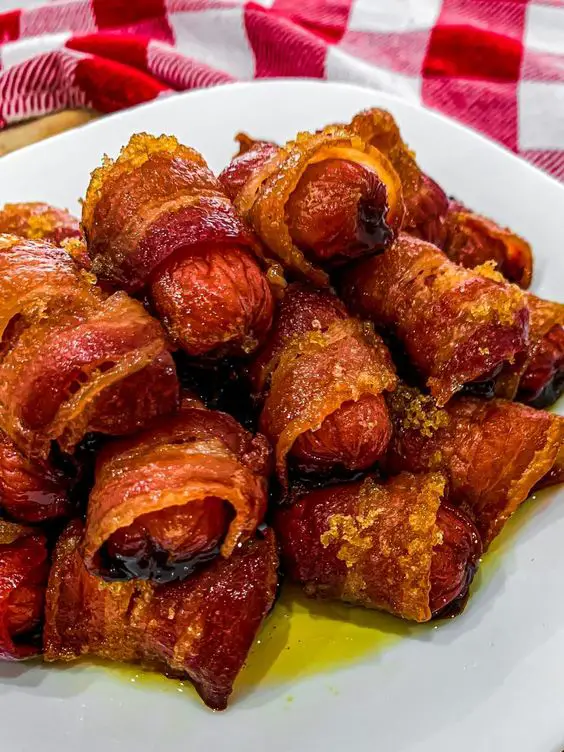Petits Saucissons Enveloppés de Bacon avec Sucre Brun et Beurre