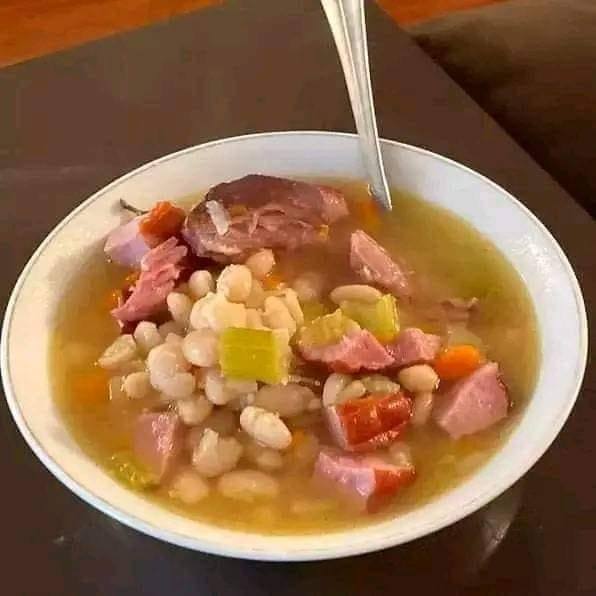 Soupe aux Haricots Blancs et Jambon à la Mijoteuse