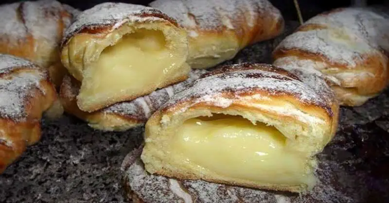Muffins Aux Brioches A La Creme Patissiere Et Aux Amandes
