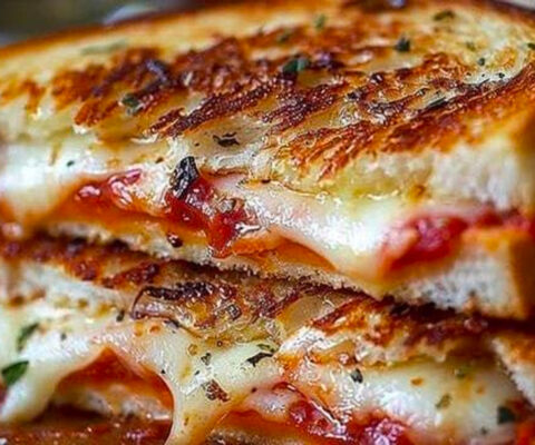 🧀 Grilled Cheese à la Sauce Tomate : Le Croque Parfait du Soir